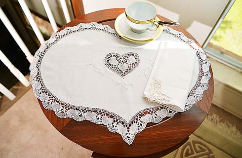 Heart Placemat. Southern Heart Cluny Lace.